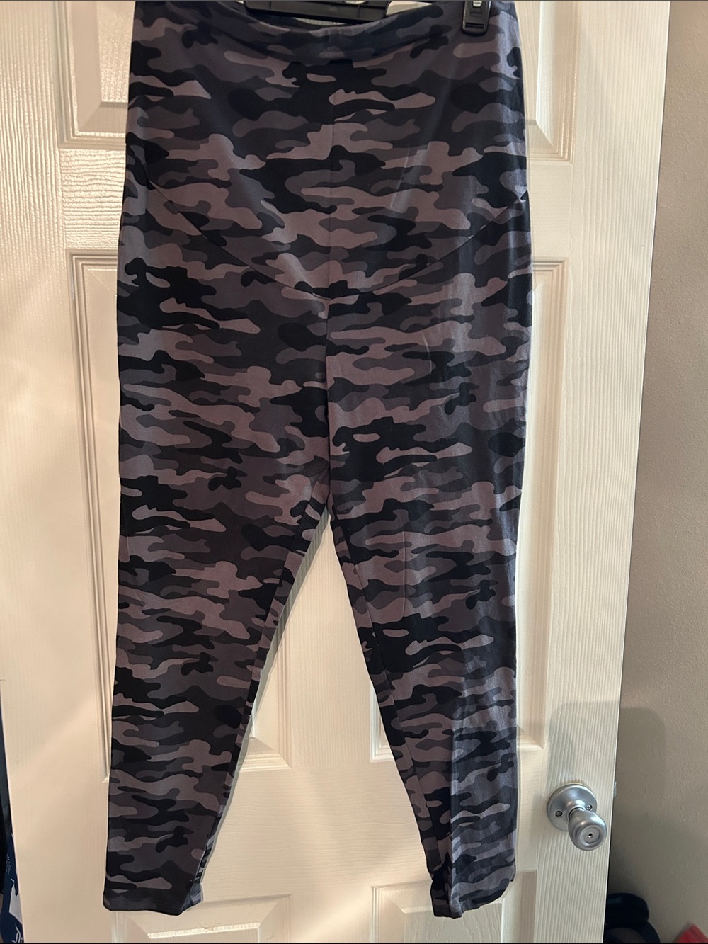 Time and Tru Woman’s Maternity Camo Leggings - Black & Gray